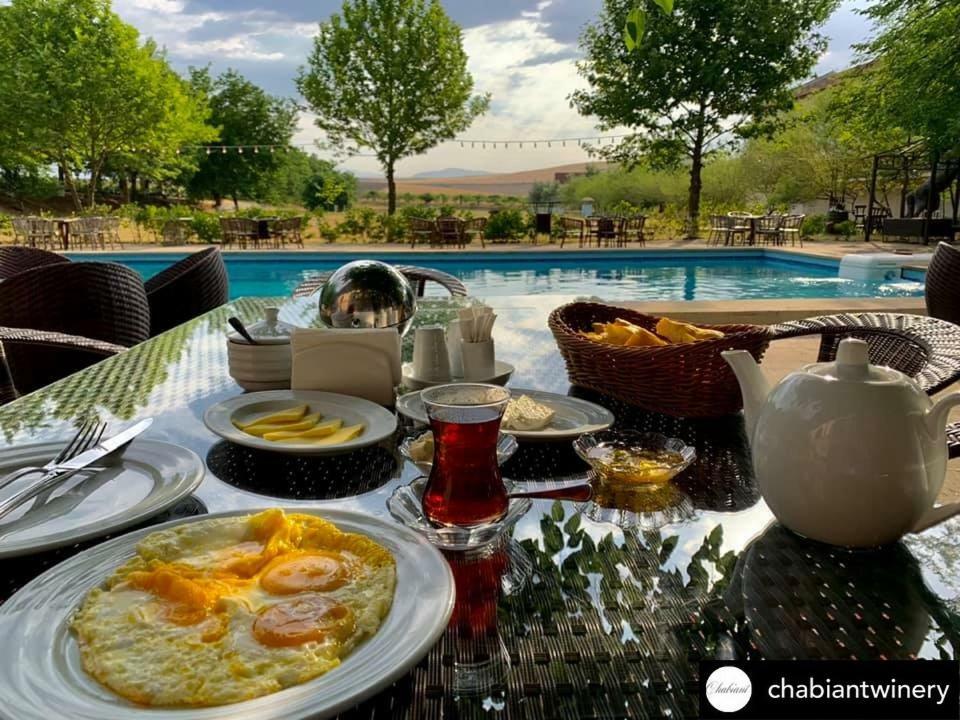 Chabiant Guesthouse Chateau Monolit Ikinci Yeniyol Zewnętrze zdjęcie